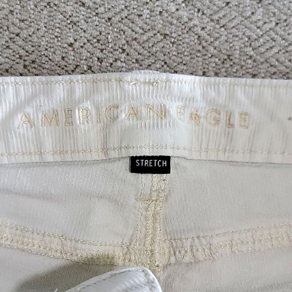 American Eagle Outfitters Mom Straight Leg Cream Corduroy Jeans - Size 4 - Picture 4 of 11